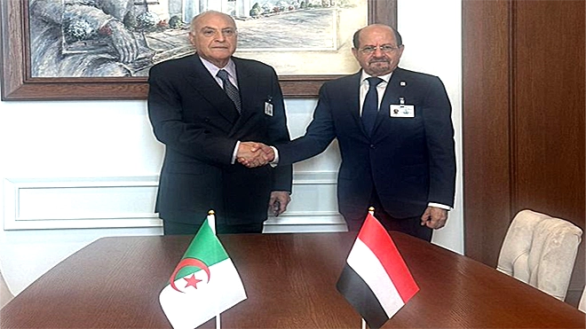 وزير الخارجية د. شائع الزنداني مع نظيرة الجزائري أحمد عطاف